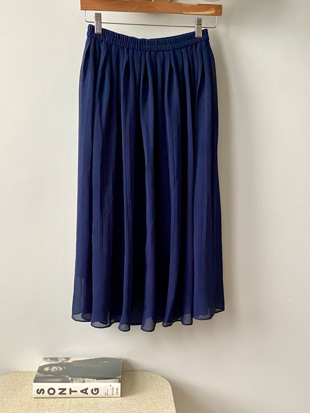 Navy blue Uniqlo floaty midi skirt